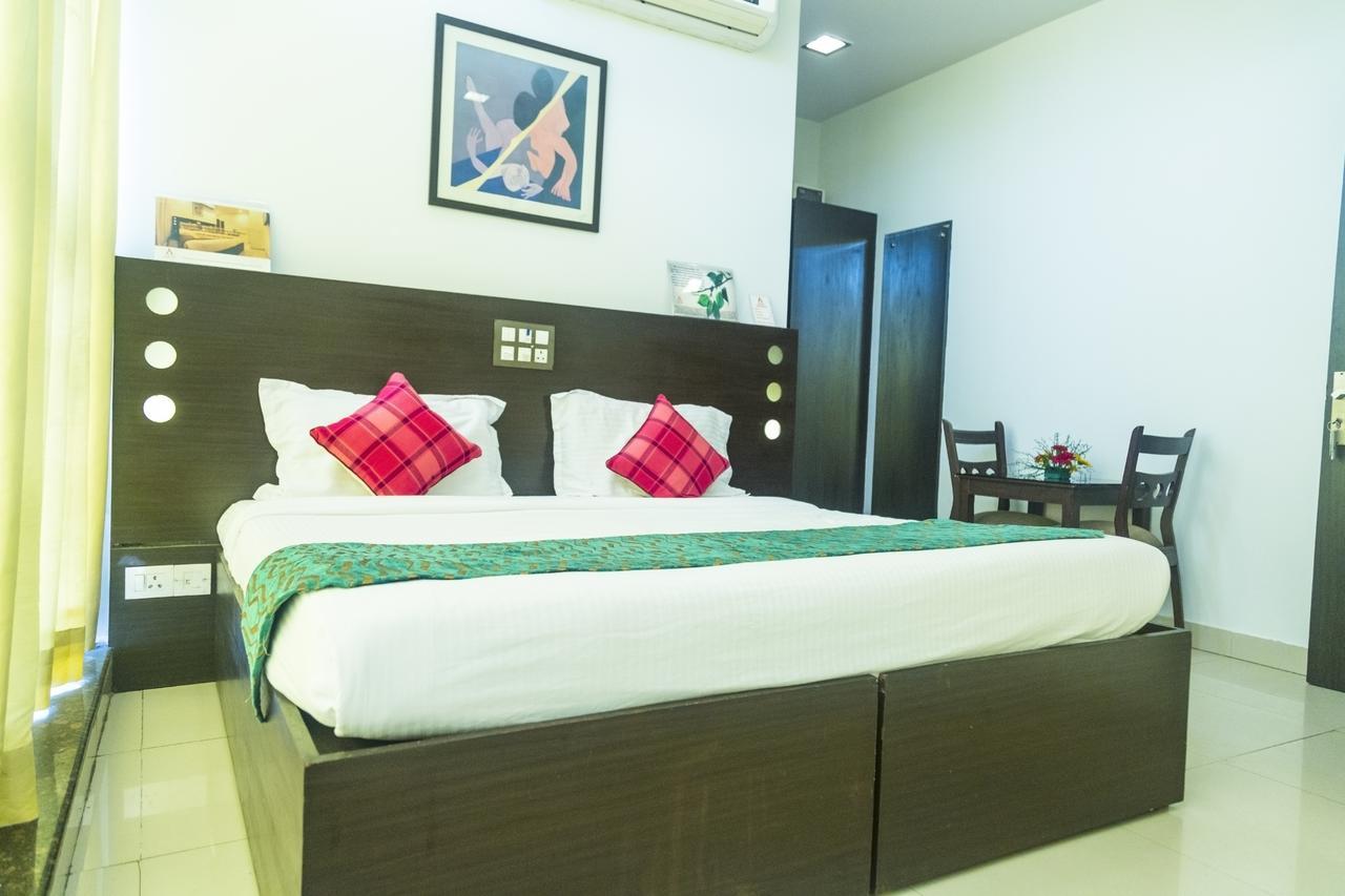Hotel Amby Inn New Delhi Exterior photo