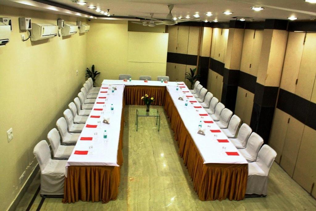 Hotel Amby Inn New Delhi Exterior photo
