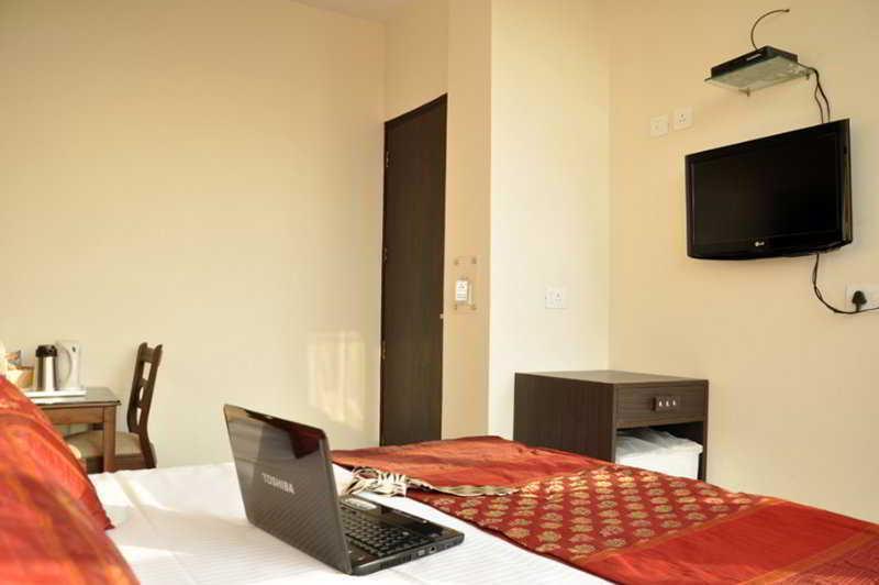 Hotel Amby Inn New Delhi Exterior photo